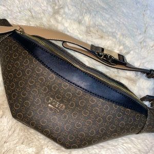 NWOT GUESS Belt Bag